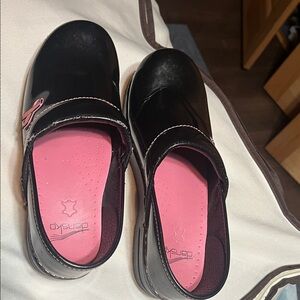 Dansko women’s clogs in Black with Pink Lining